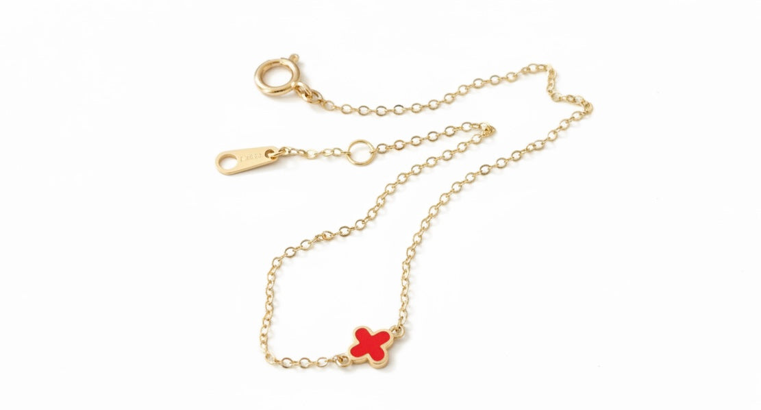 14k yellow gold bracelet featuring a clover design